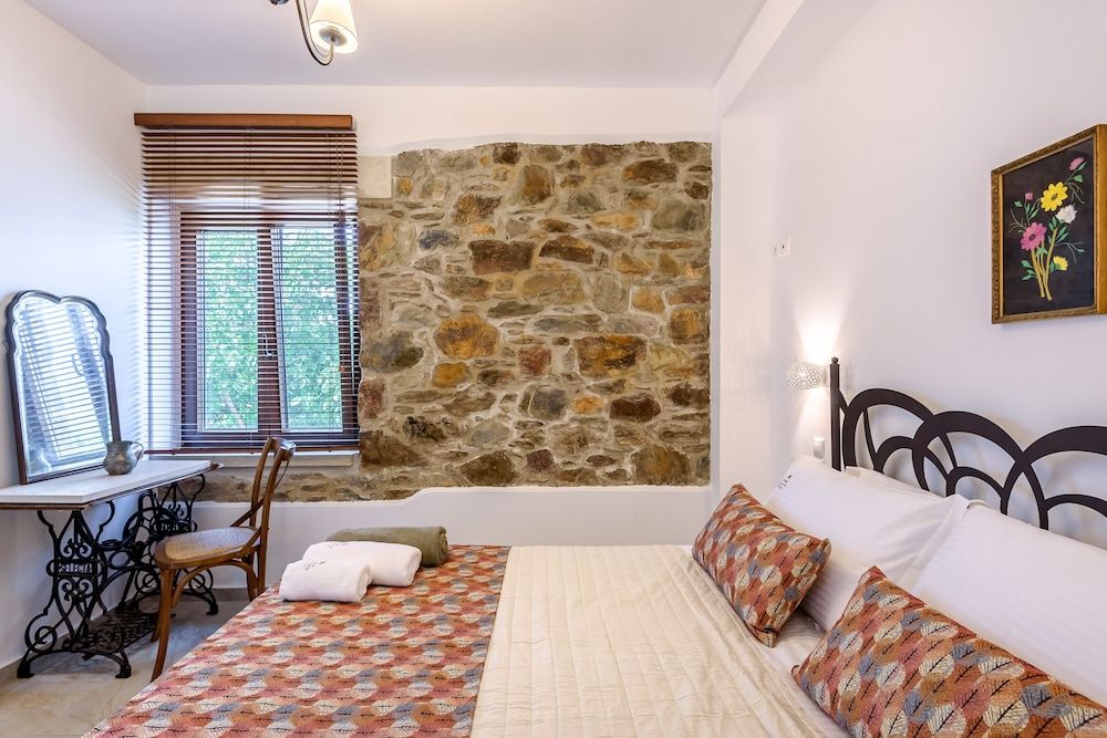Traditional Suite, 1 Bedroom, Pool View (Hannah Maria)