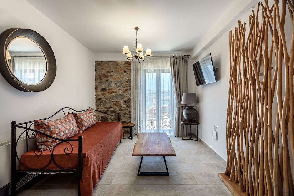 Traditional Suite, 1 Bedroom, Balcony, Mountain View (Christina)