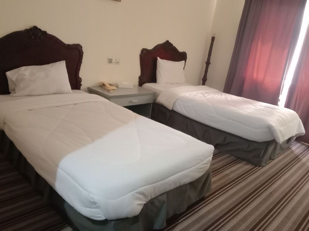 Al Commodore Hotel Standard Twin Room