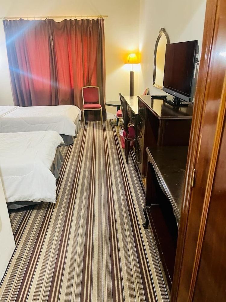 Al Commodore Hotel Standard Twin Room 5