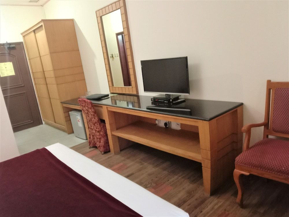 undefined Al Commodore Hotel 10