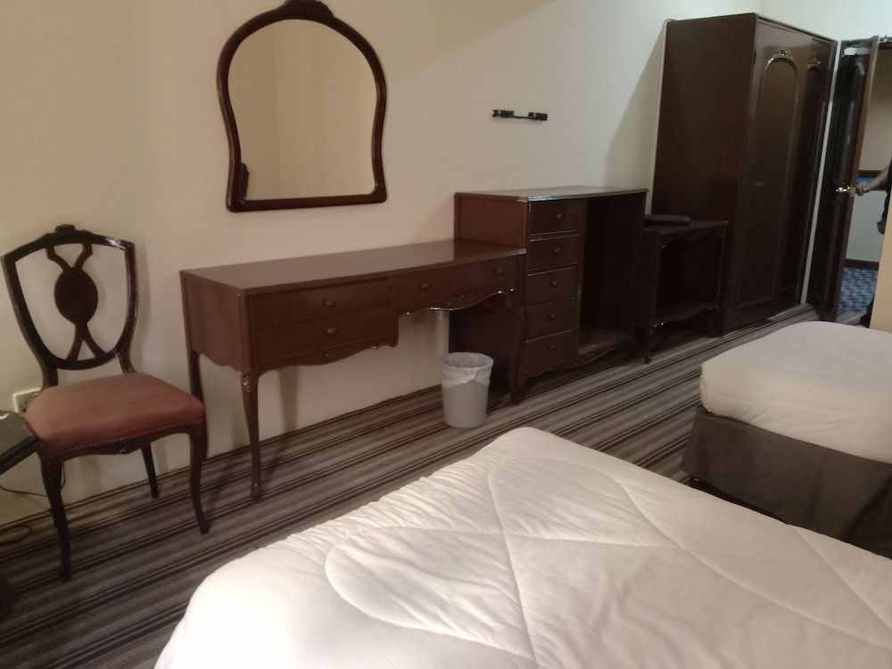Al Commodore Hotel Standard Twin Room 11