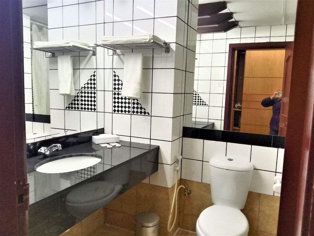 undefined Al Commodore Hotel 6