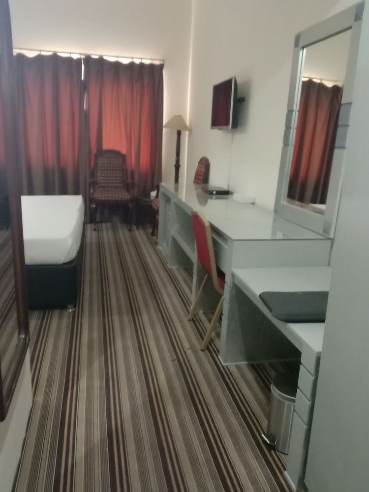 Al Commodore Hotel Standard Double Room 9