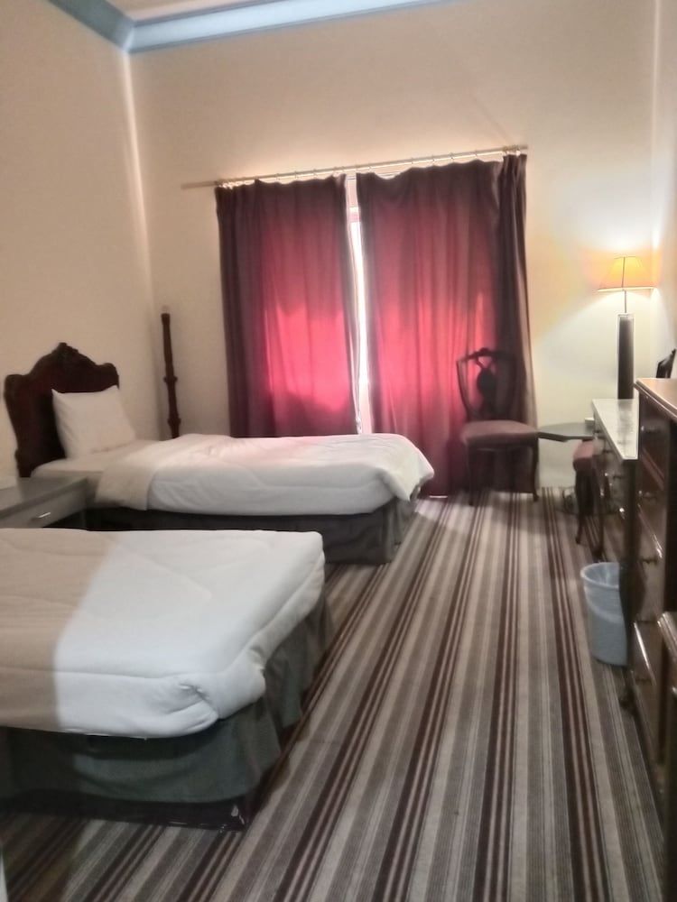 Al Commodore Hotel Standard Twin Room 2