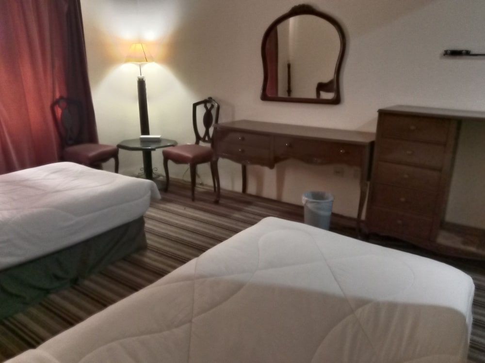Al Commodore Hotel Standard Twin Room 3