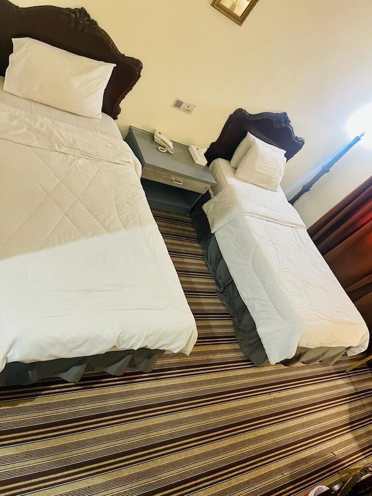 Al Commodore Hotel Standard Twin Room 6