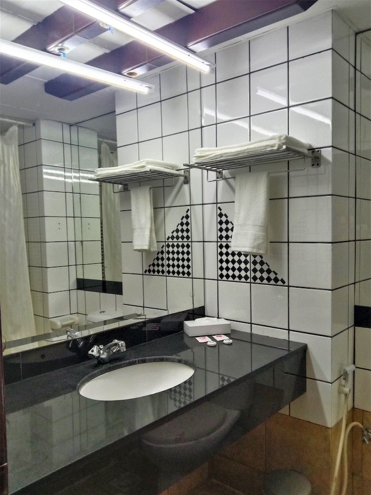 undefined Al Commodore Hotel 8