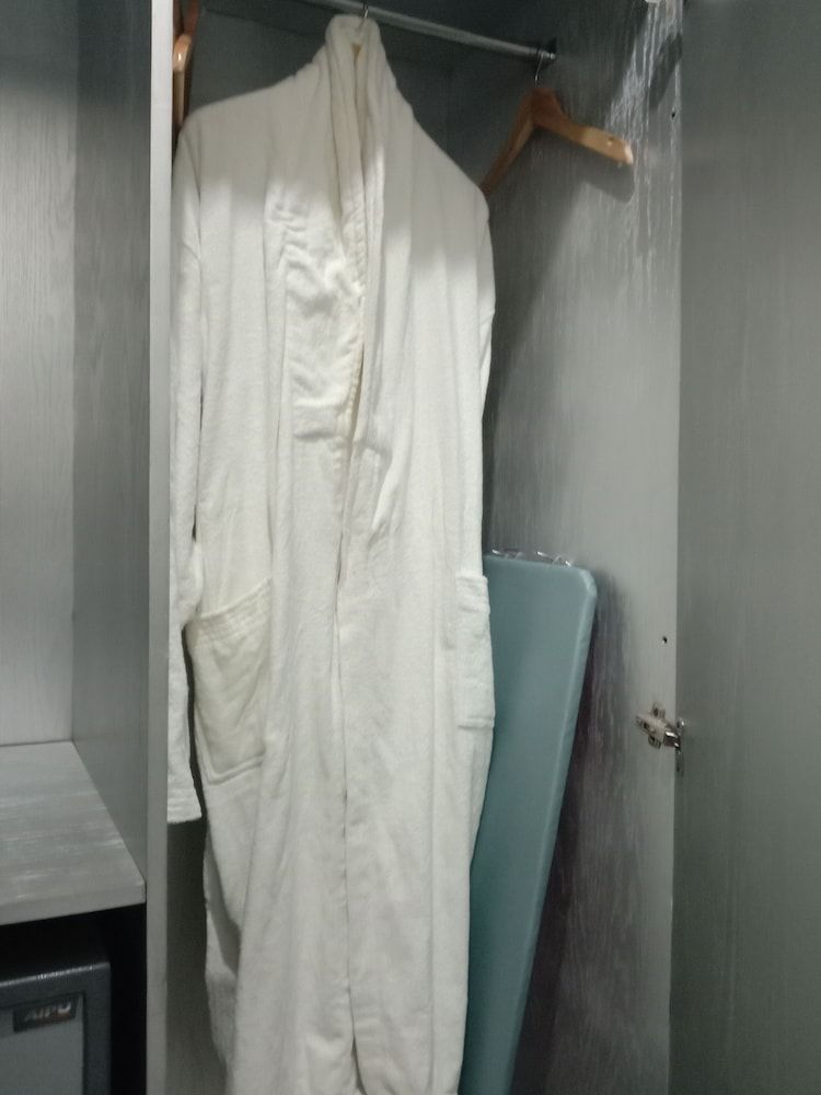 Al Commodore Hotel Standard Double Room 4
