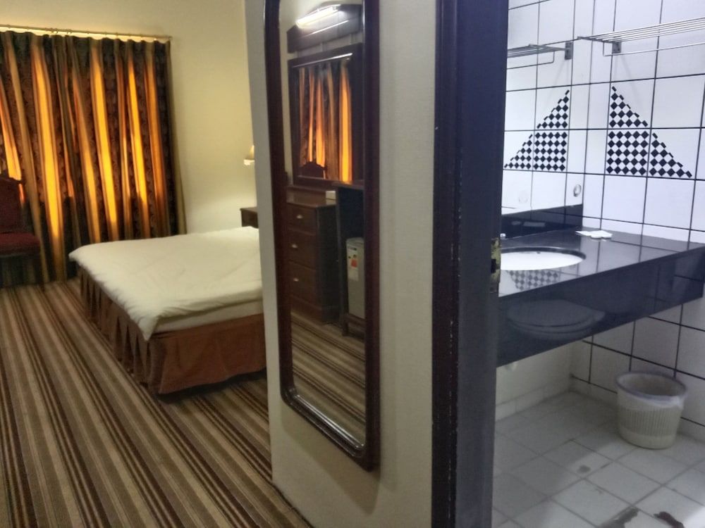 Al Commodore Hotel Standard Double Room 3