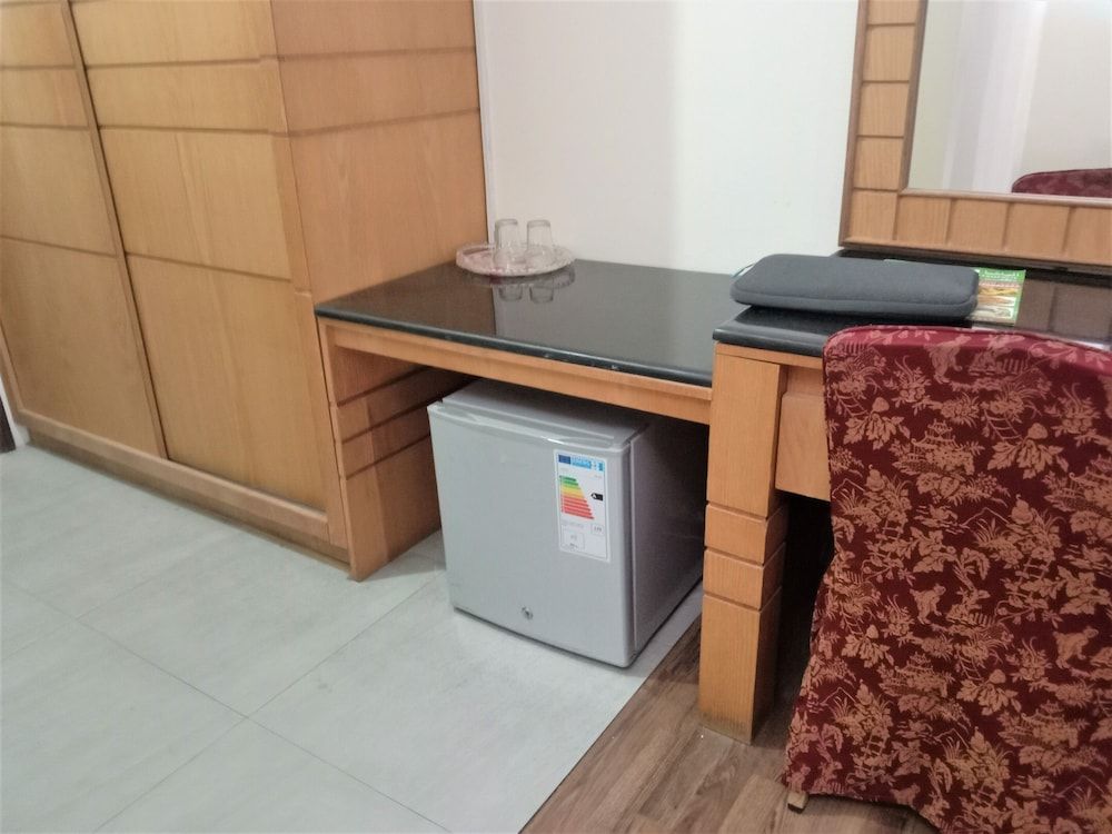 undefined Al Commodore Hotel 9