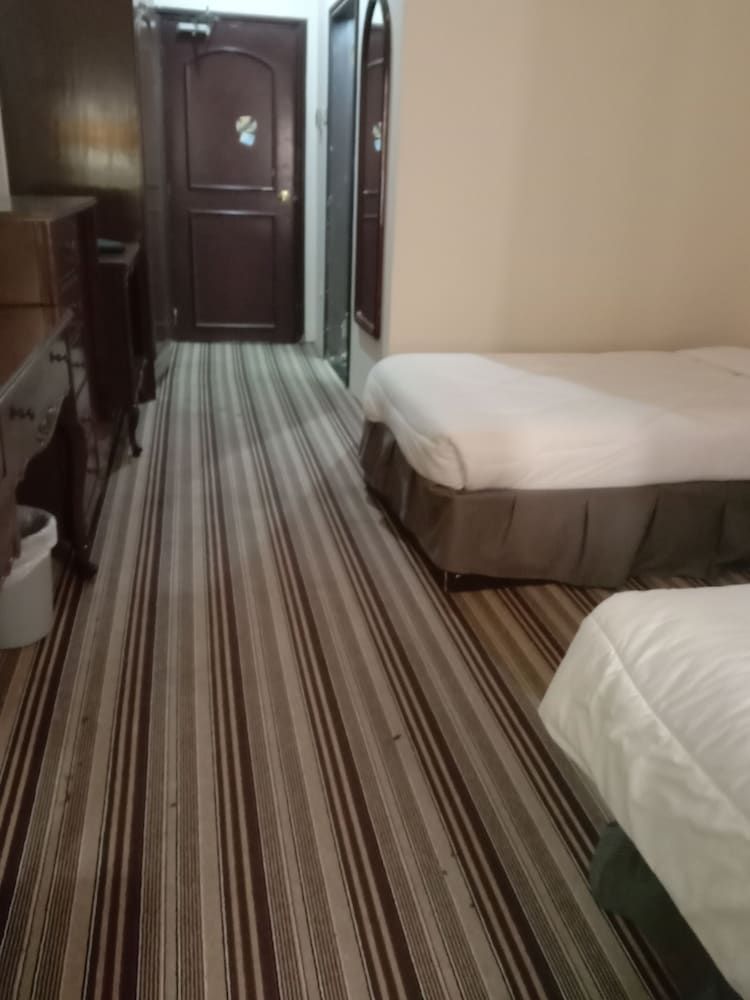 Al Commodore Hotel Standard Twin Room 4