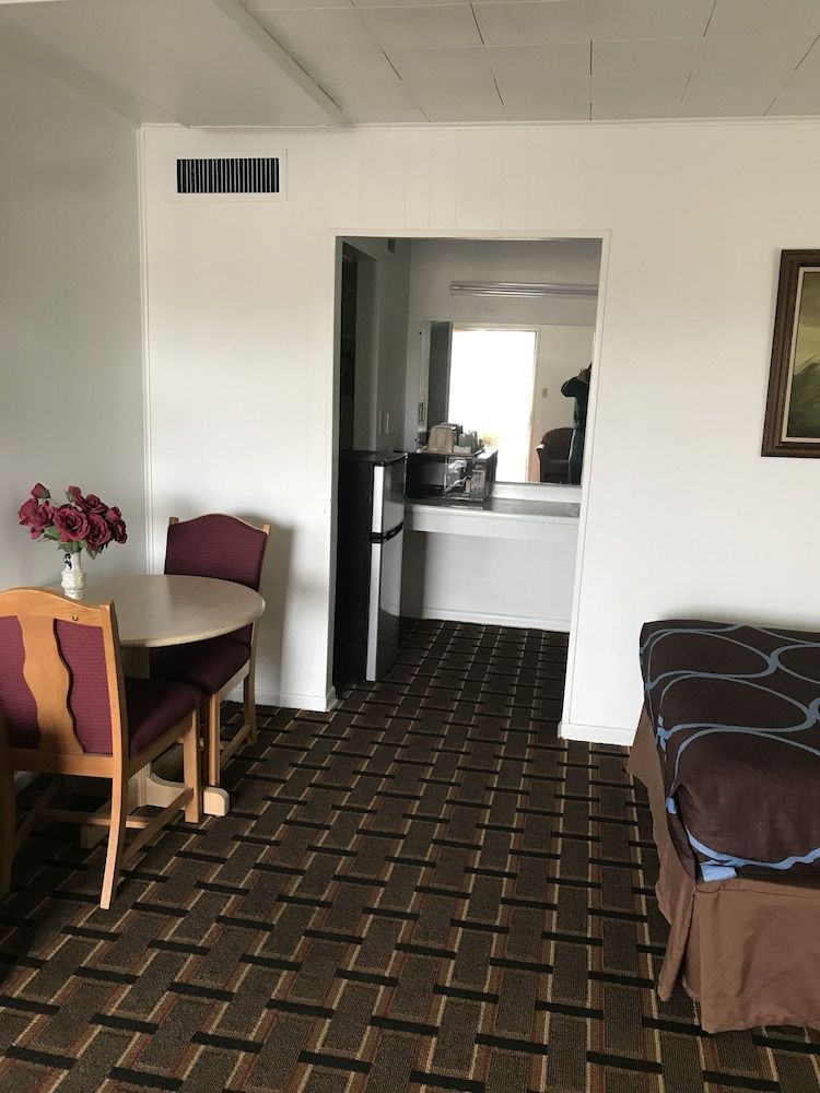 Village Inn Economy Single Room 4
