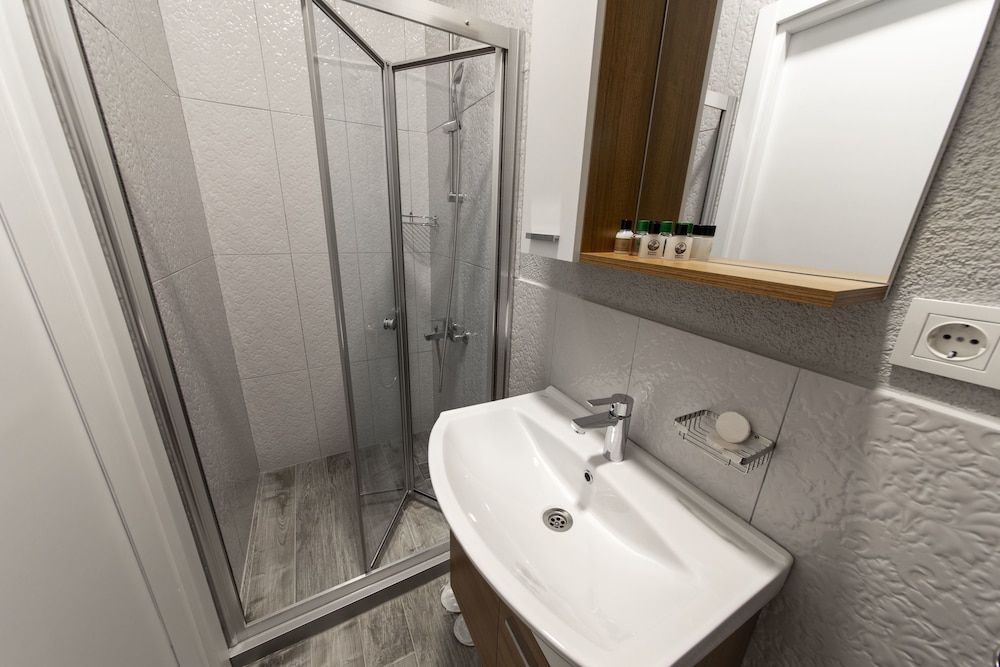 Royal Taksim Suites Queen Suite with Partial Sea View 13
