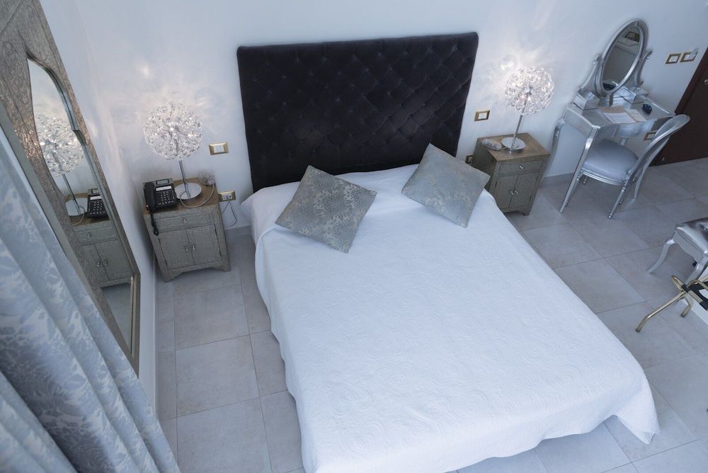 La Civetta Deluxe Double Room 11