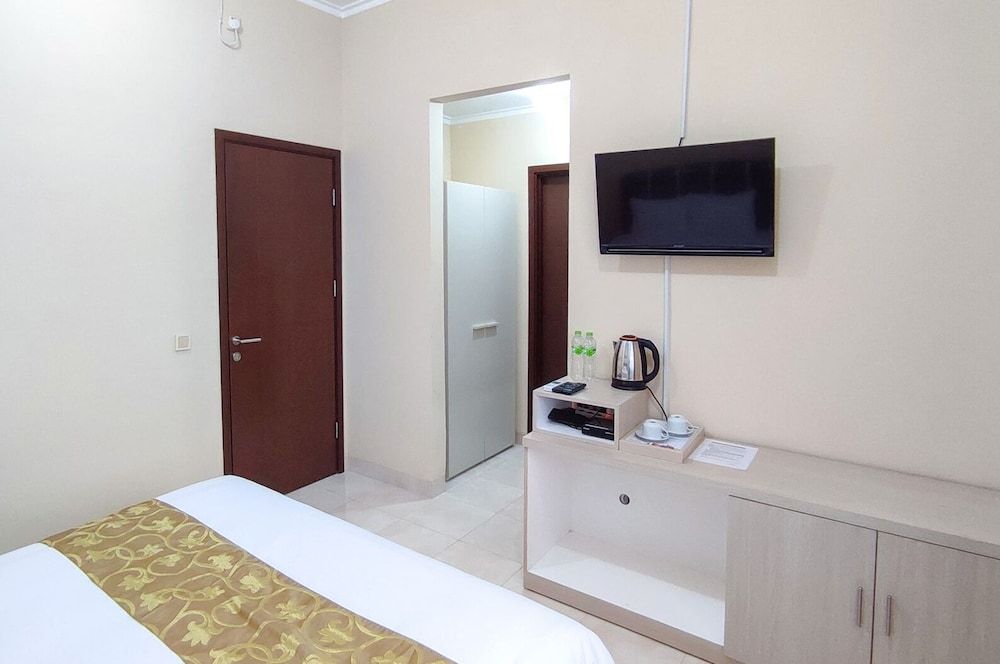 Atmosfer Guest House Sentul by Ruang Nyaman Suite Room 5