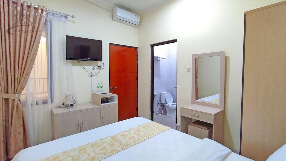 Atmosfer Guest House Sentul by Ruang Nyaman Grand Deluxe Room 2
