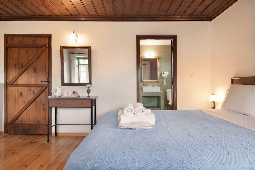 Ameliko Zagori Executive Triple Room 2