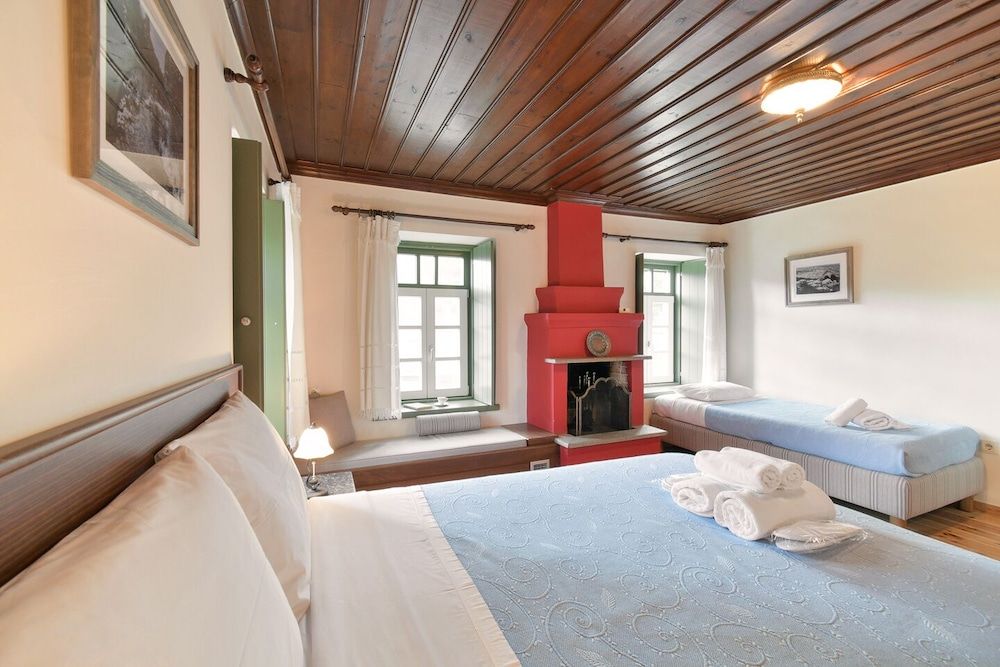 Ameliko Zagori Executive Triple Room