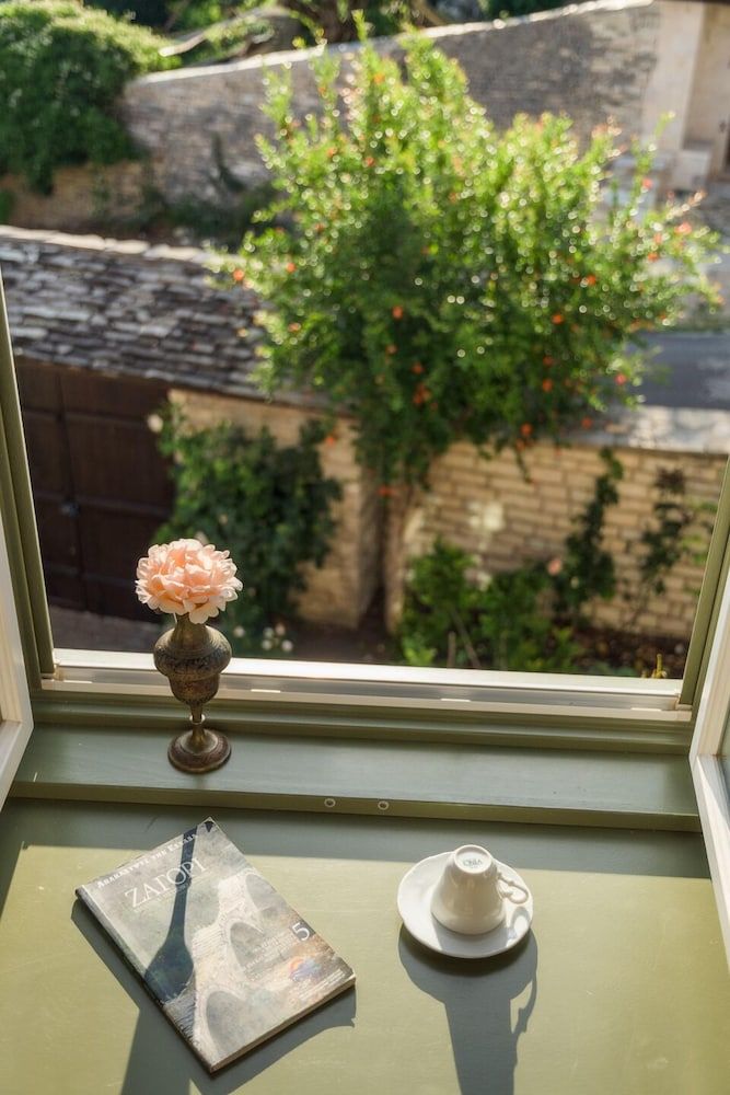 Ameliko Zagori Executive Triple Room 4