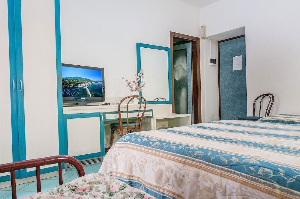 Hotel Annabelle Quadruple Room 5