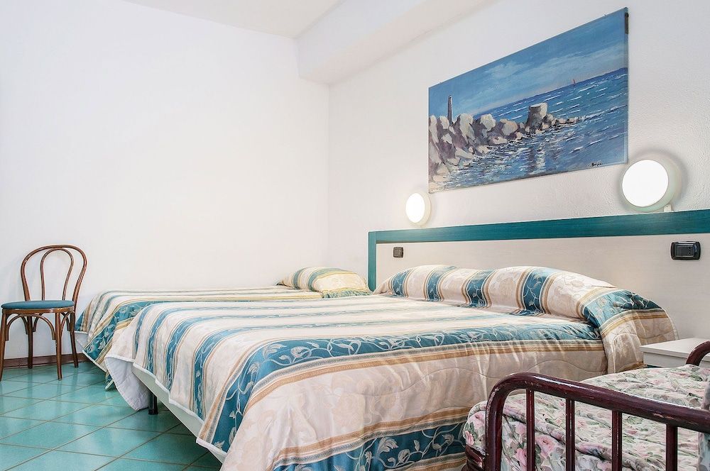 Hotel Annabelle Quadruple Room