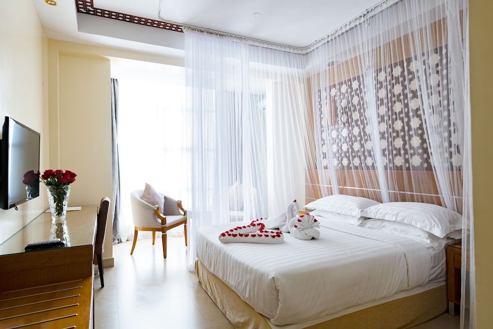 undefined Saab Royale Hotel 2