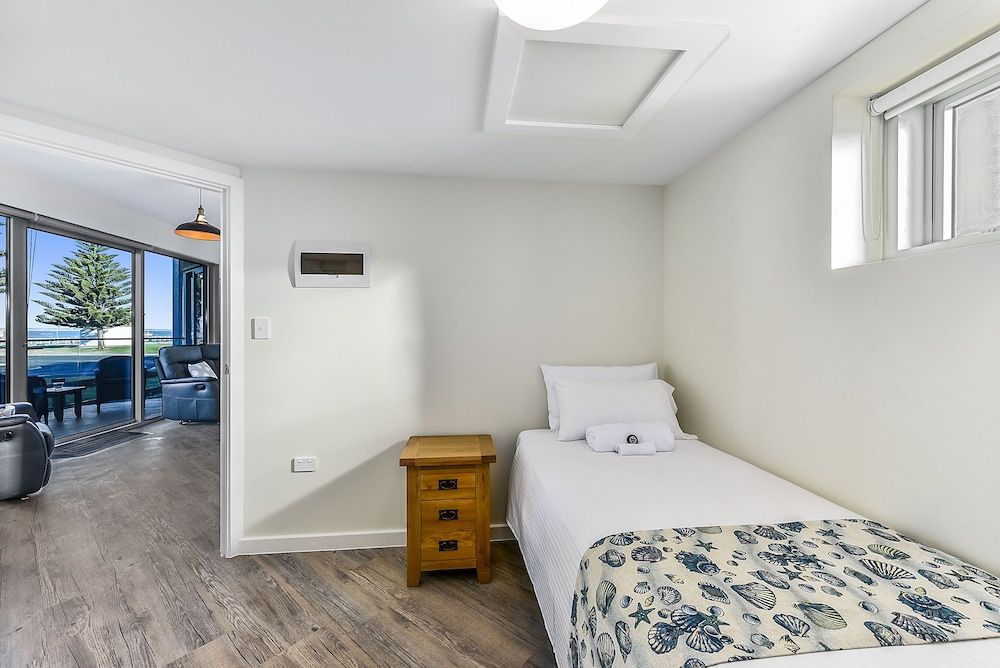 Two-Bedroom Ground Floor Apartment with Ocean View (Disability Access) - Lipsom
