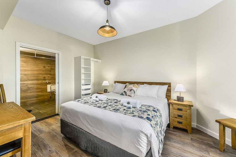 Two-Bedroom Ground Floor Apartment with Ocean View (Disability Access) - Lipsom