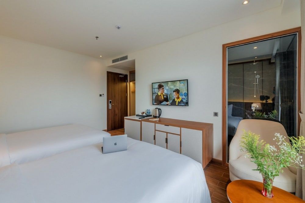 undefined The Tahiti Beach Hotel 9