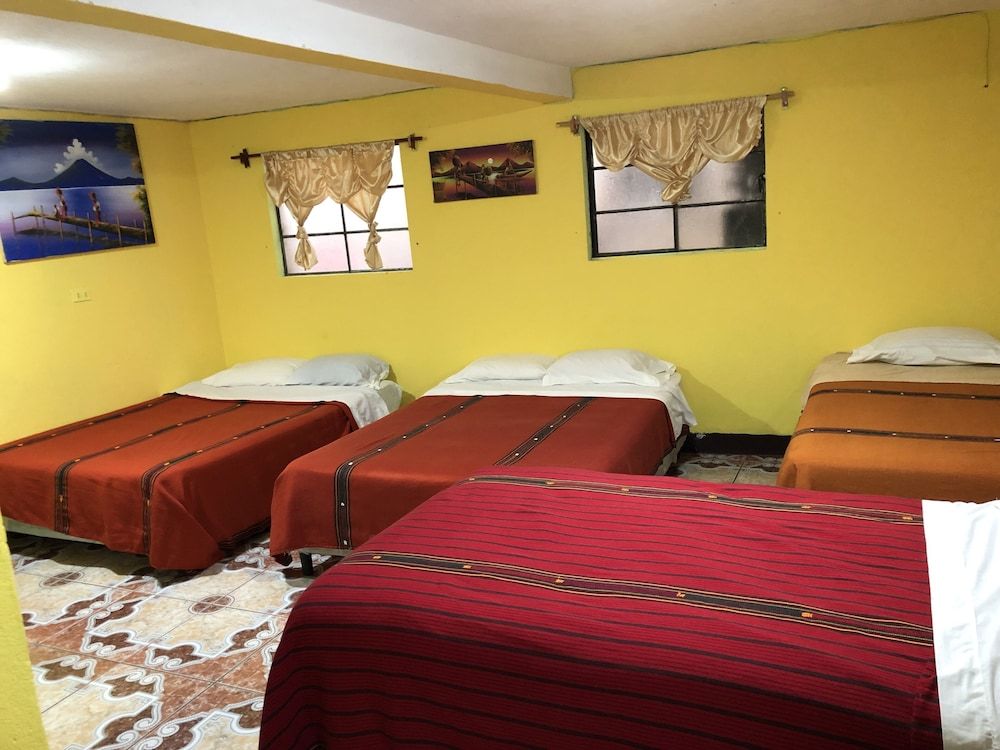 Hotel Panajachel Los Angeles Basic Quadruple Room, Multiple Beds 4