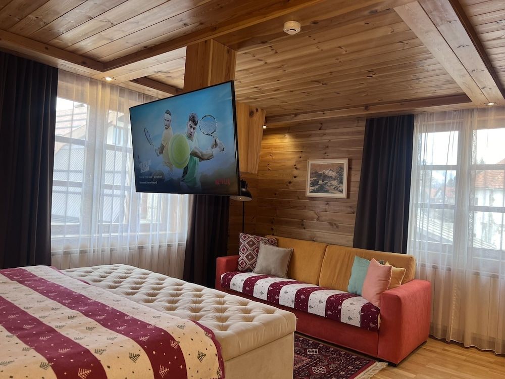 Deluxe Studio Suite, Non Smoking, Refrigerator & Microwave