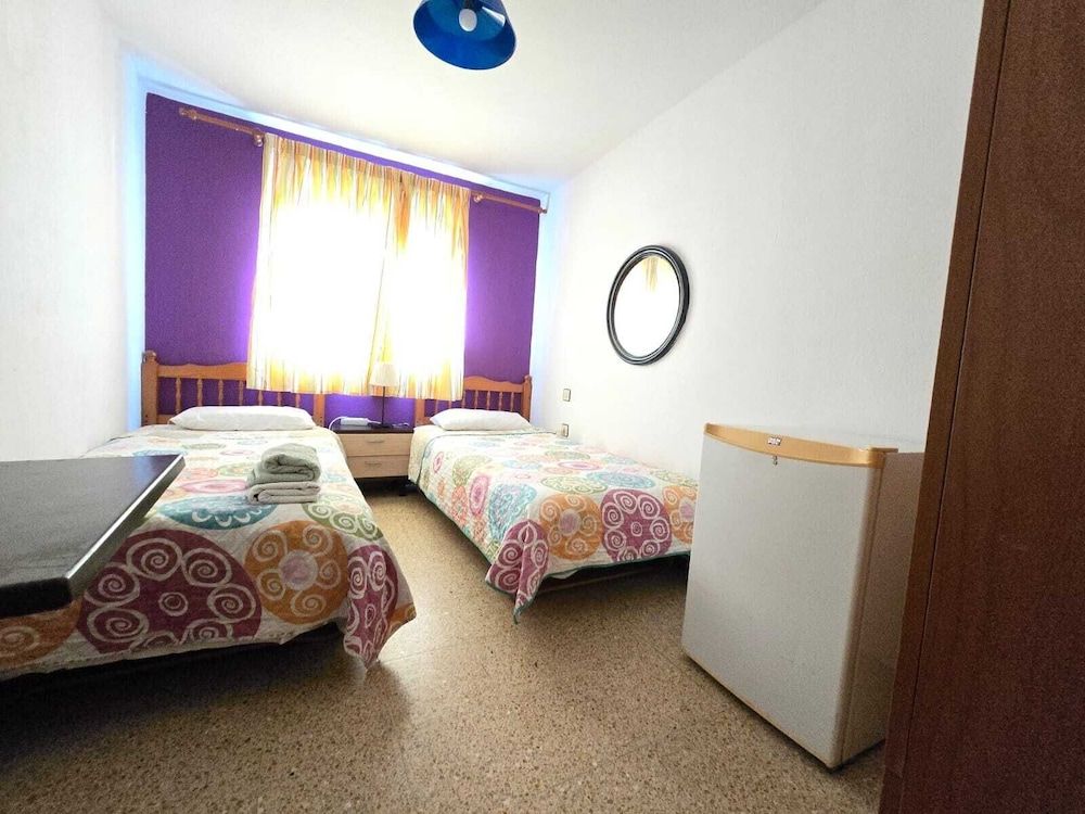 City Twin Room, Shared Bathroom
