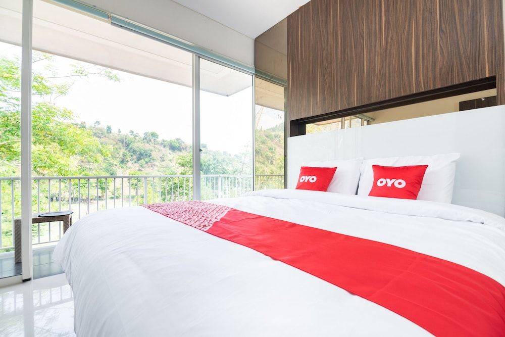 Hotel O Taman Dayu Villa Golf View Deluxe Suite 5