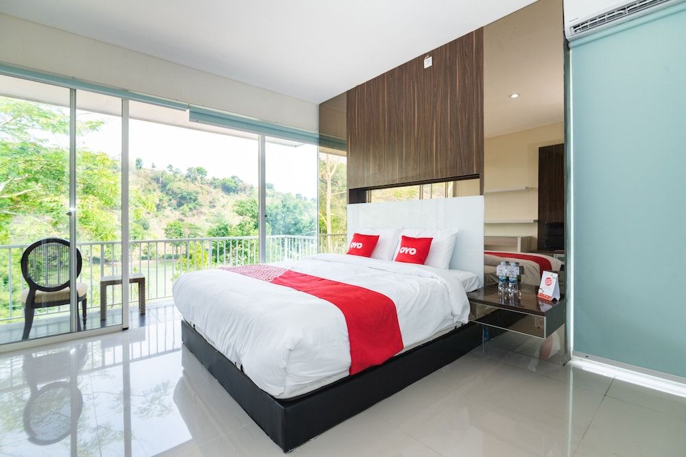 Hotel O Taman Dayu Villa Golf View Deluxe Suite 2