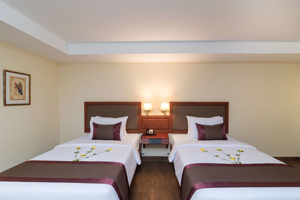 Hotel de la Renaissance Superior Double or Twin Room, Bathtub, Balcony 7