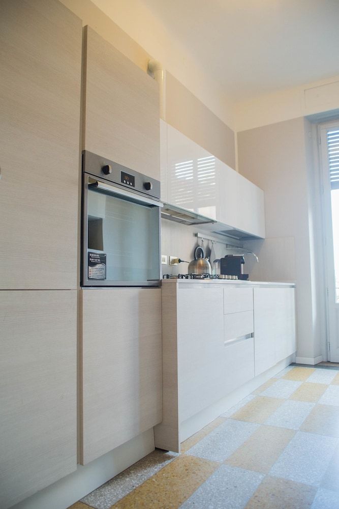 undefined Adelaide 7