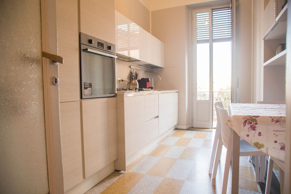 undefined Adelaide 6