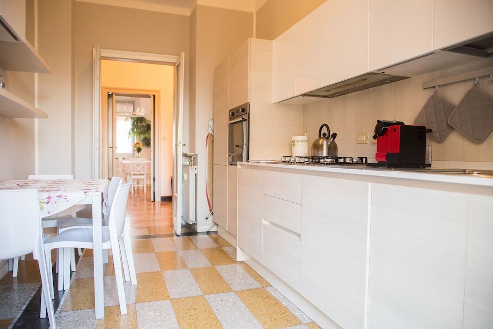 undefined Adelaide 4