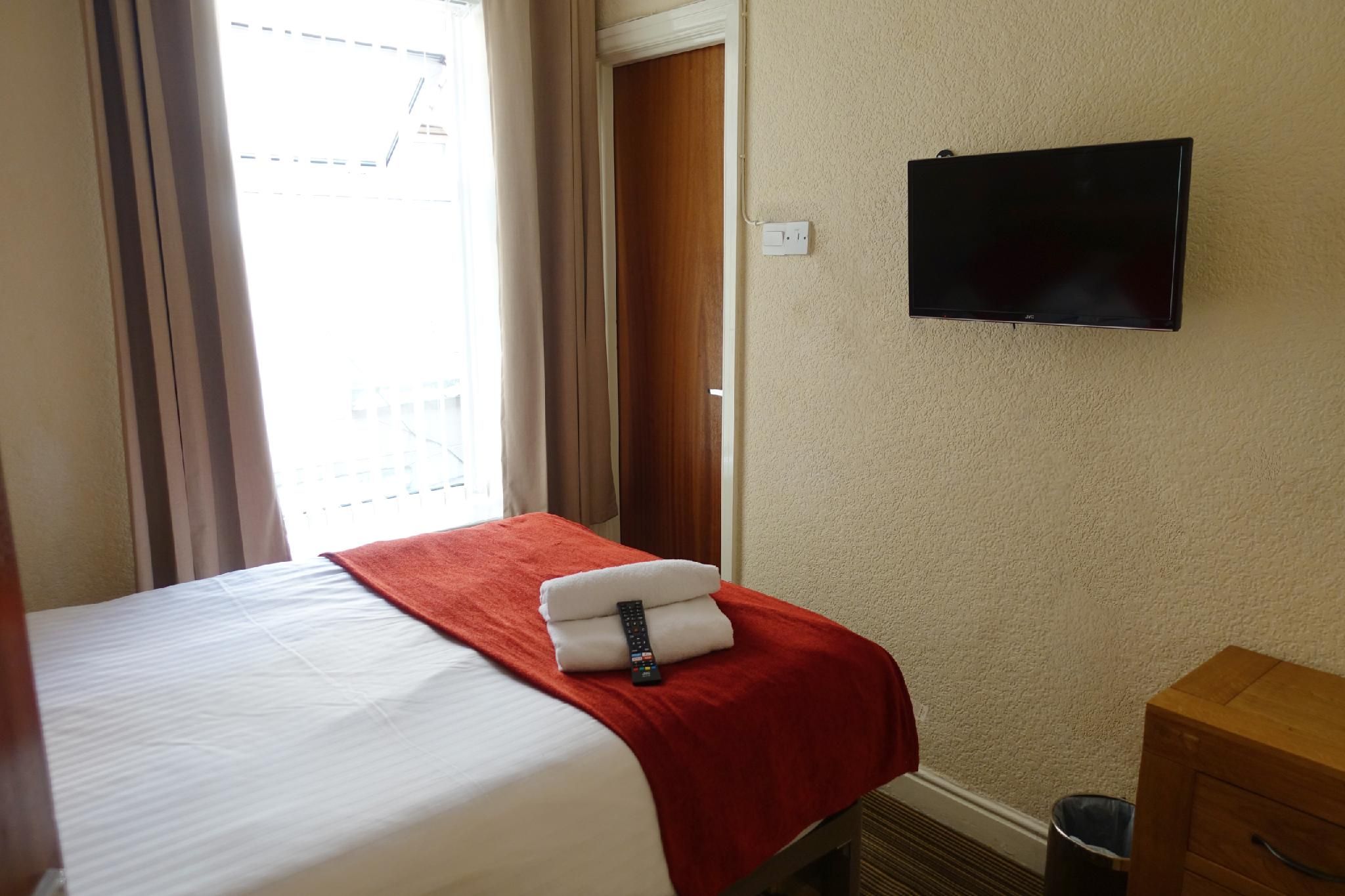 The Kings Cross Hotel Double room-Standard-Ensuite with Shower-Double Room 2