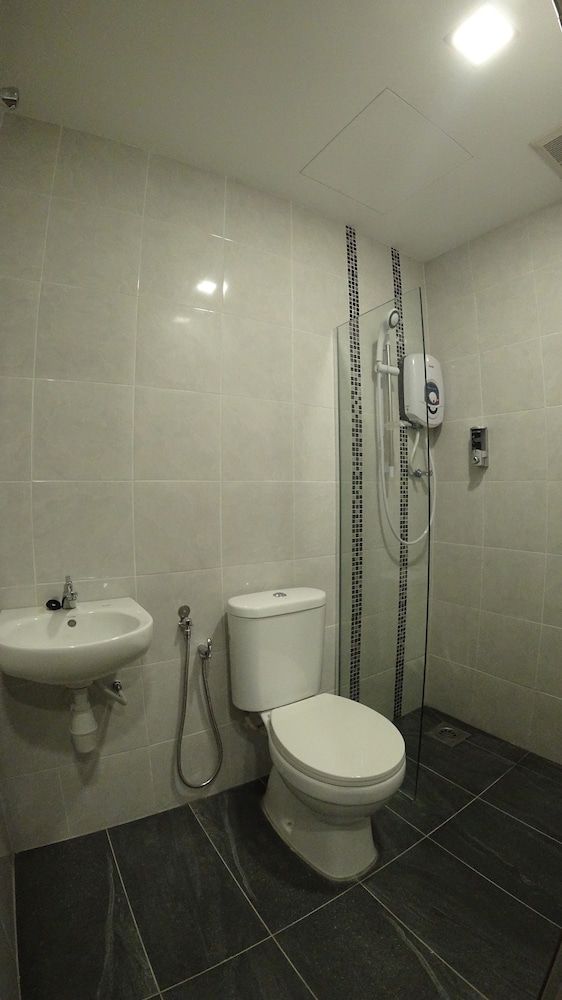 The Red Hotel Deluxe 3