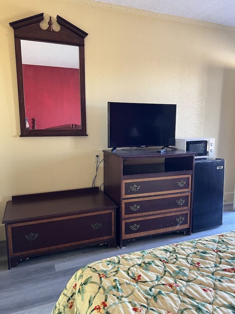 Ross Motel Deluxe Room, 1 King Bed, Non Smoking 6