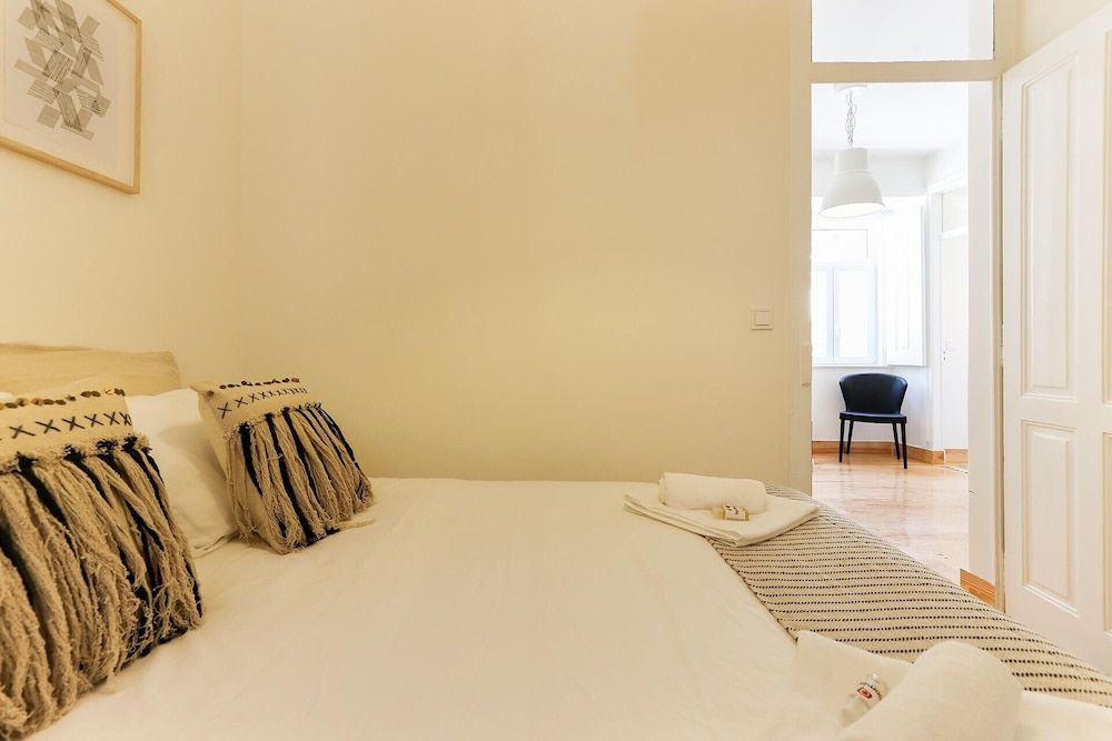 undefined Bairro Alto Bright by Homing 6