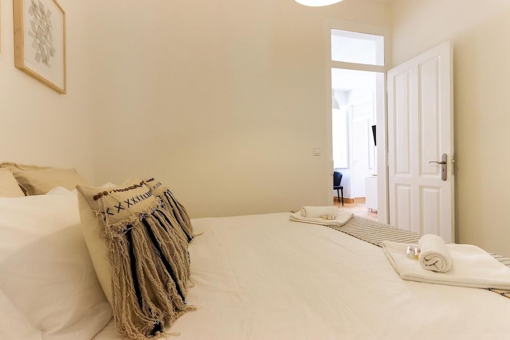 undefined Bairro Alto Bright by Homing 8