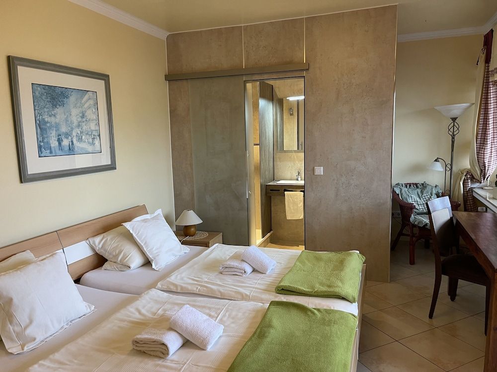 Hotel Gambrinus Arnsberg Apartment, Private Bathroom 2