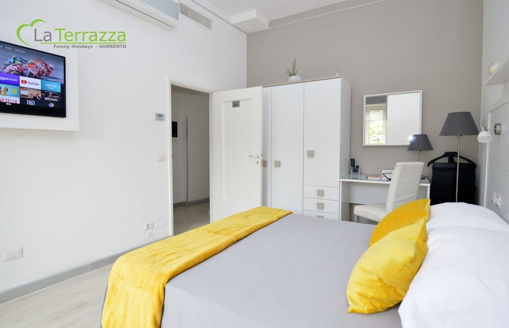 La Terrazza Family Holidays House, 3 Bedrooms, Balcony, Garden View 5