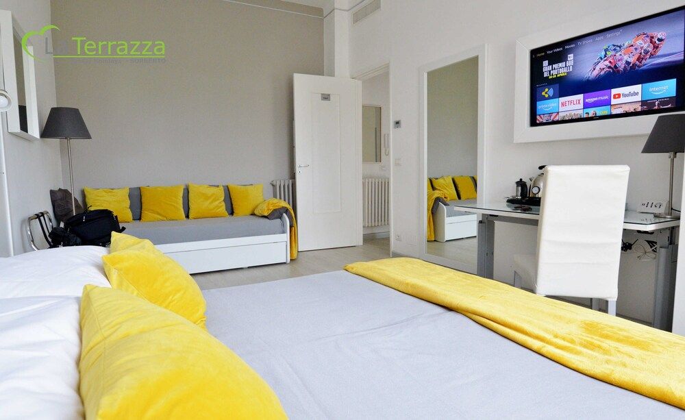 La Terrazza Family Holidays House, 3 Bedrooms, Balcony, Garden View 4