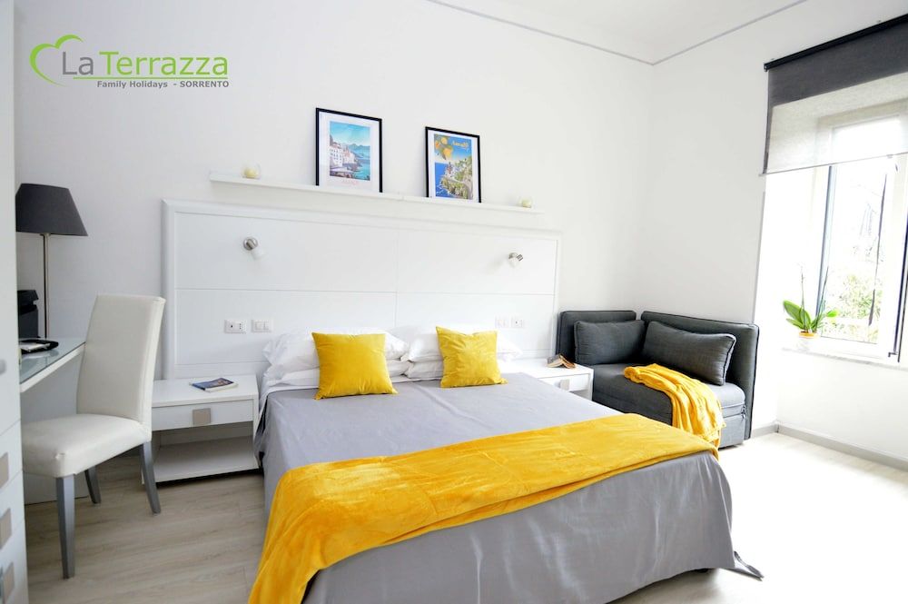 La Terrazza Family Holidays House, 3 Bedrooms, Balcony, Garden View 6