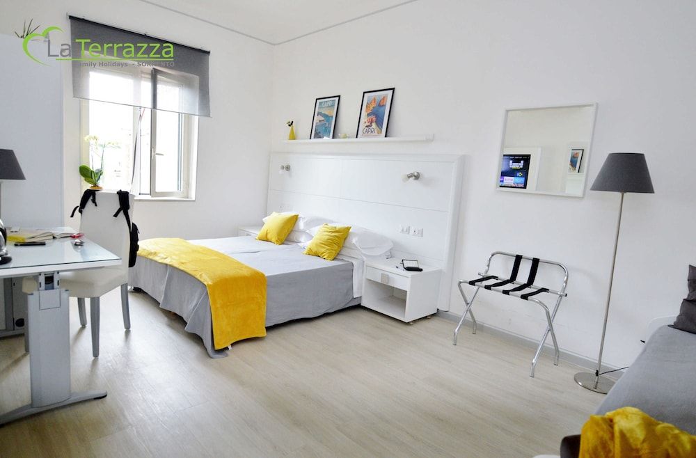 La Terrazza Family Holidays House, 3 Bedrooms, Balcony, Garden View 2