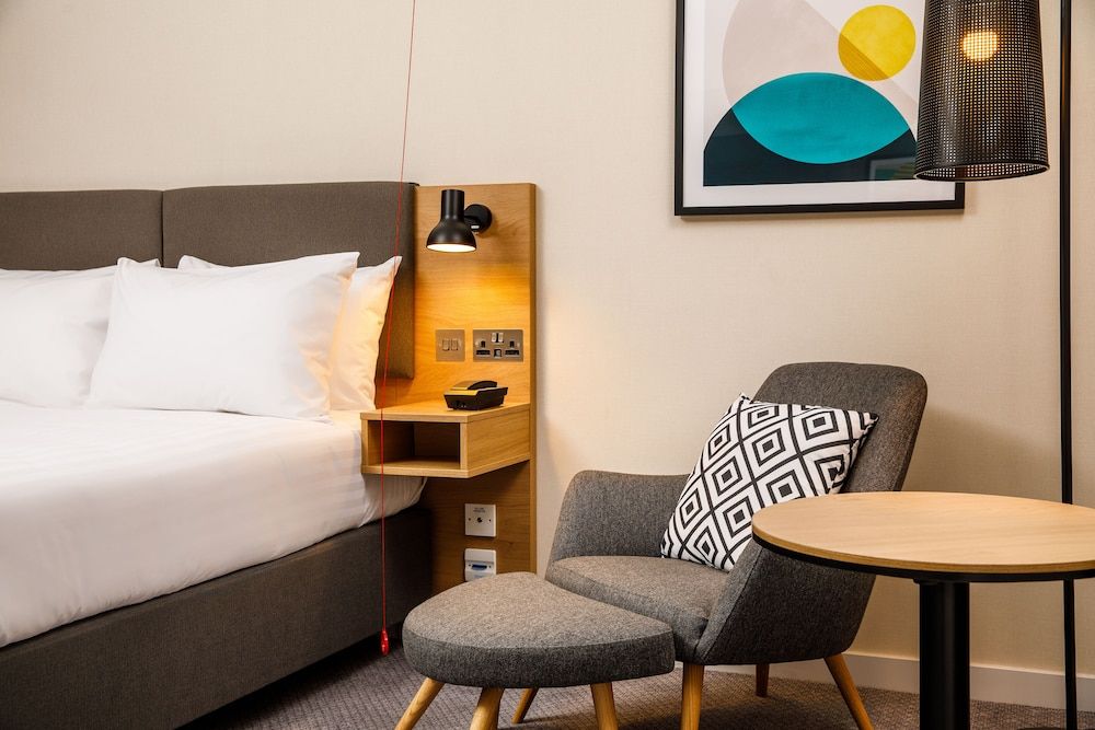 Holiday Inn Manchester Airport by IHG Room, 1 Queen Bed, Accessible 3